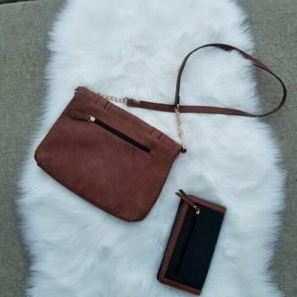 Call it Spring crossbody & wallet set - Picture 4 of 4